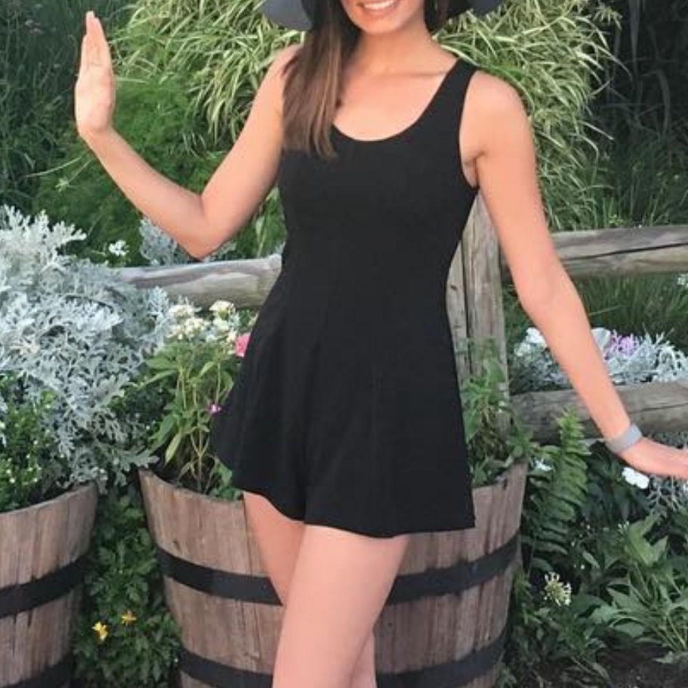 Lulus XS short jumper with tie up back and zipper